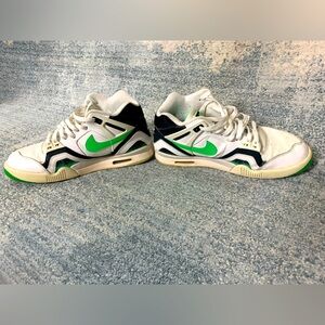 Nike air trainer poison size 11